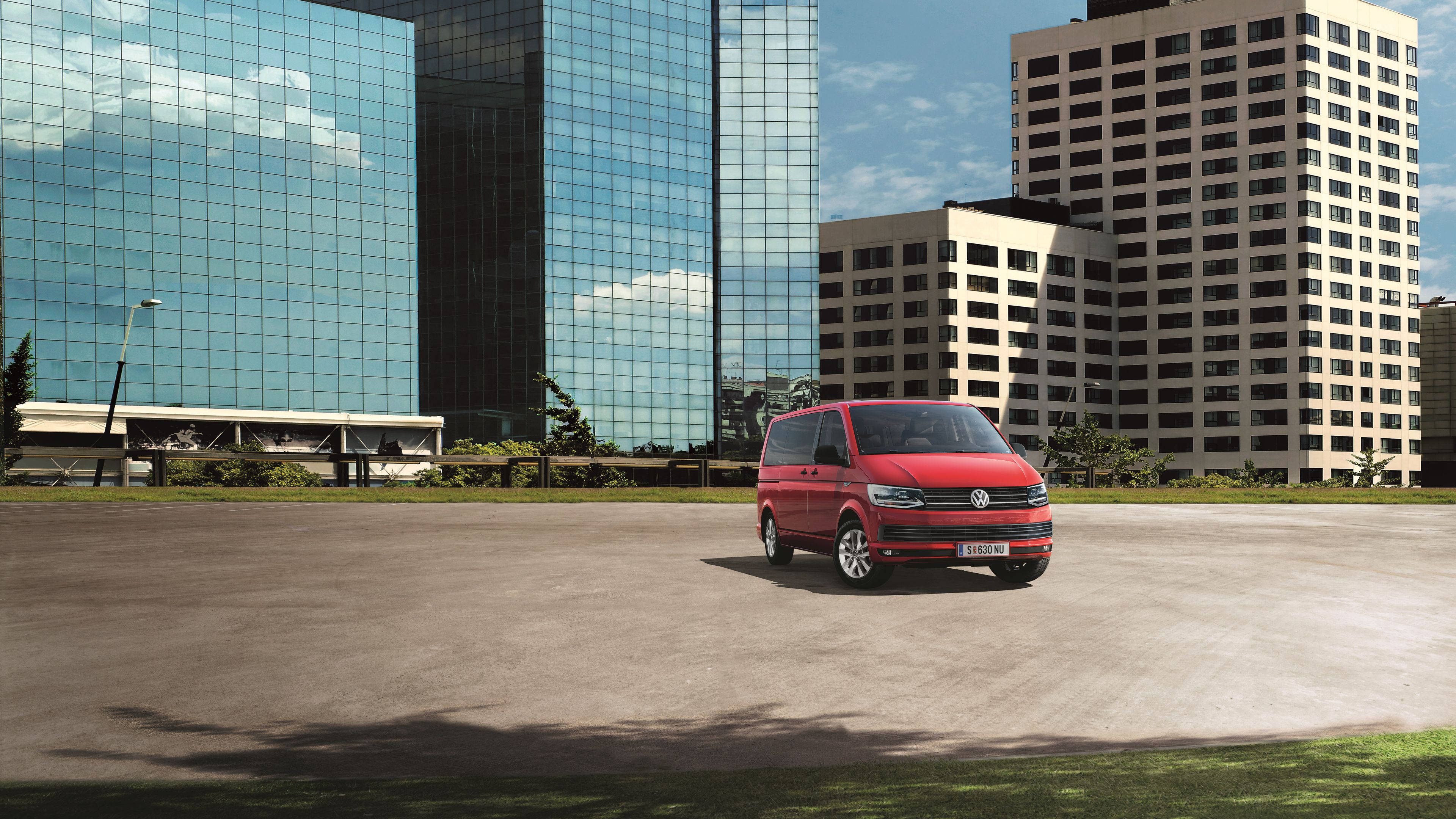 VW Multivan Austria rot