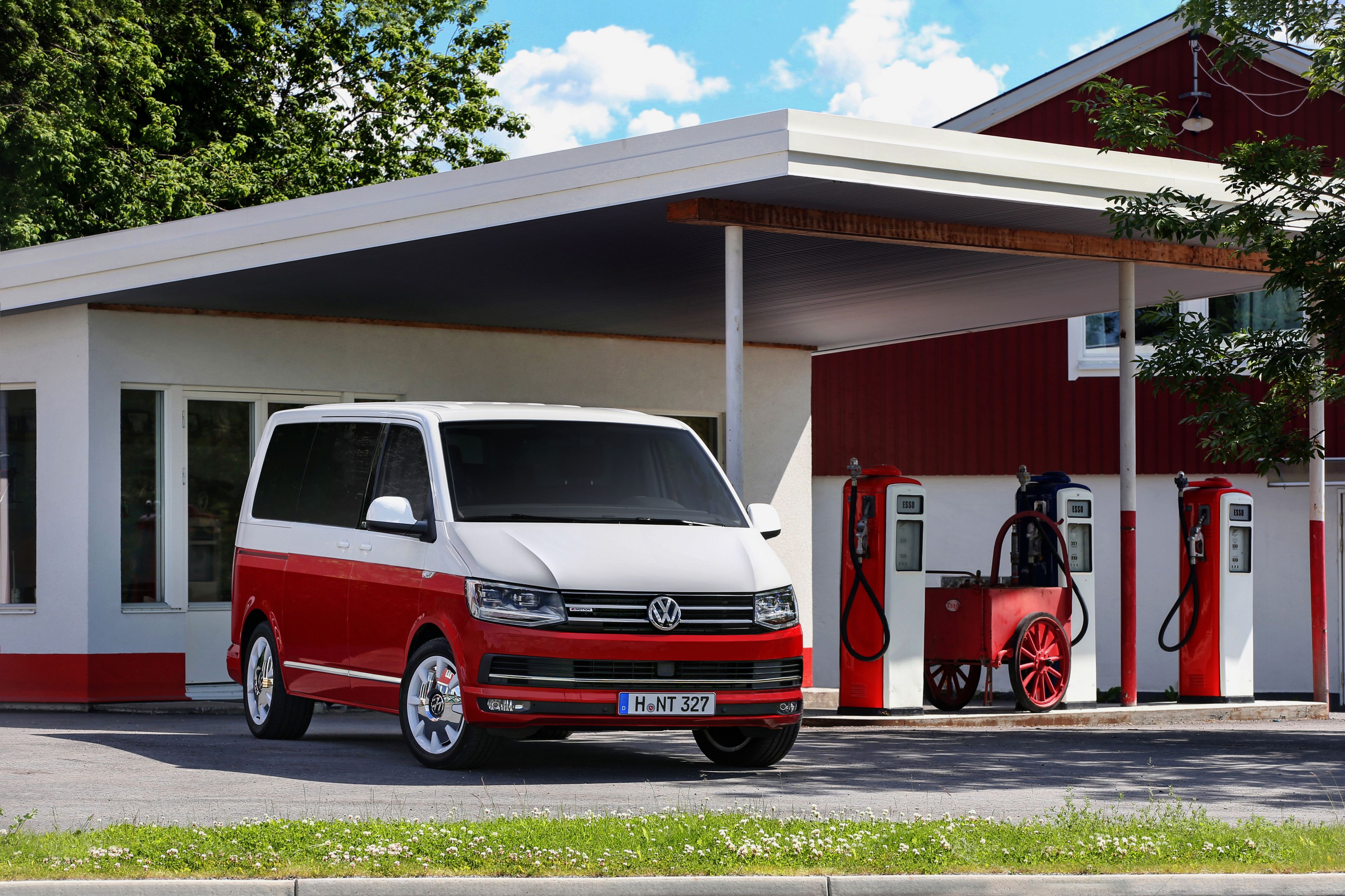 VW Multivan T6 Zweifarblackierung rot weiß