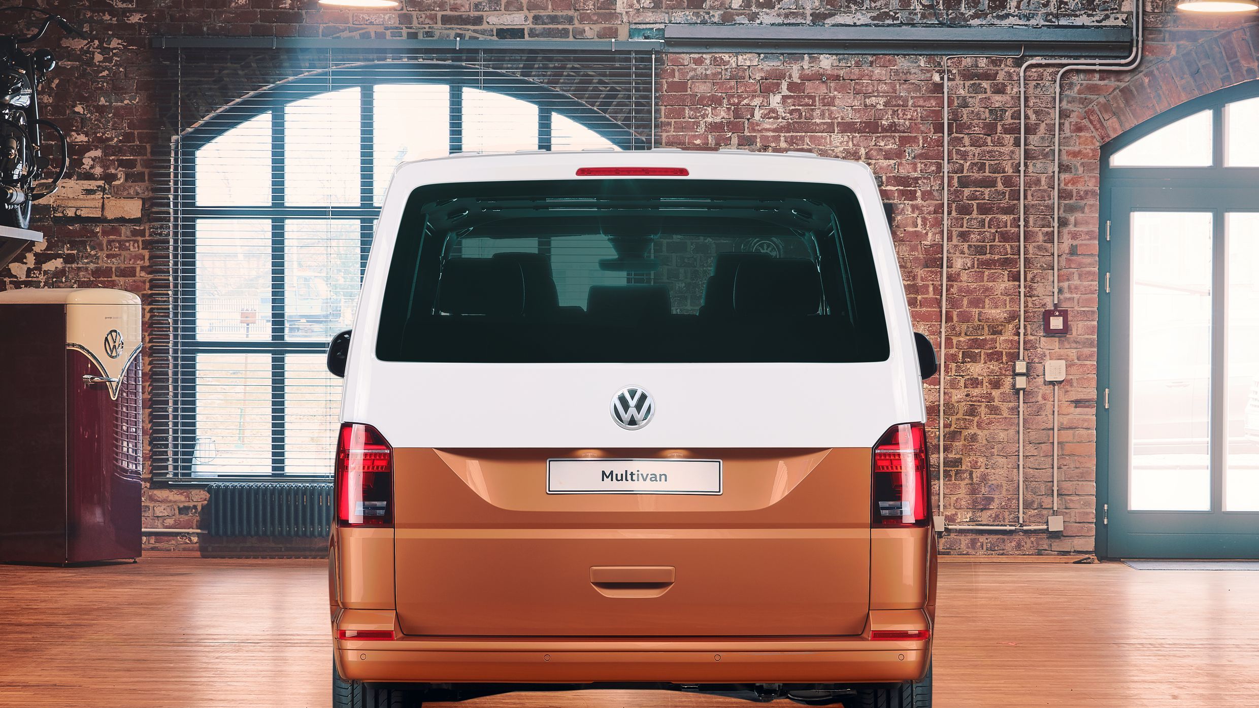 VW Mulitvan 6.1 Zweifarblackierung Heckansicht 