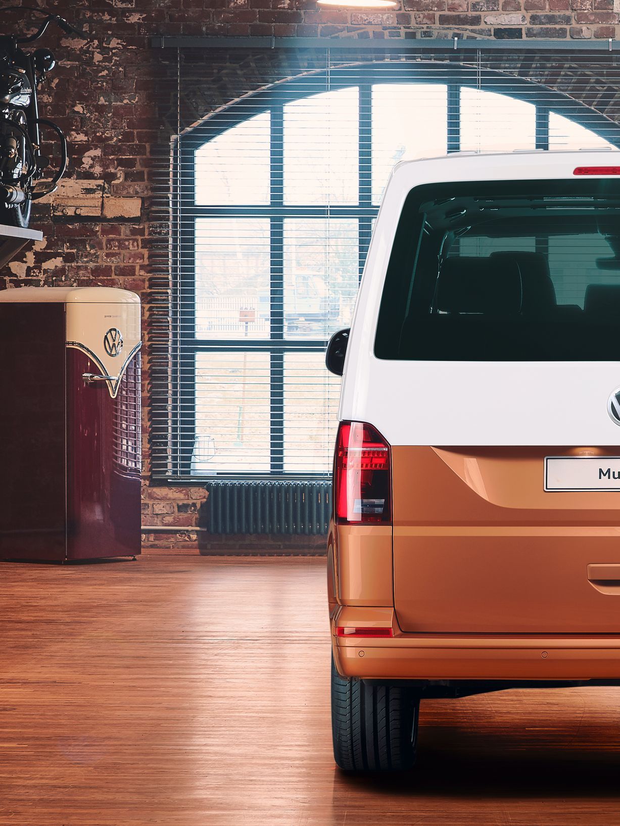 VW Mulitvan 6.1 Zweifarblackierung Heckansicht 